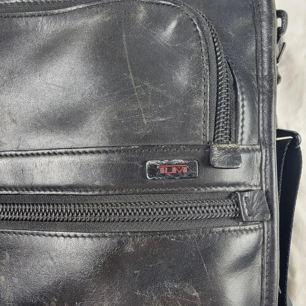 Tumi Alpha Slim Large Screen Portfolio Leather Briefcase Laptop 96111DH